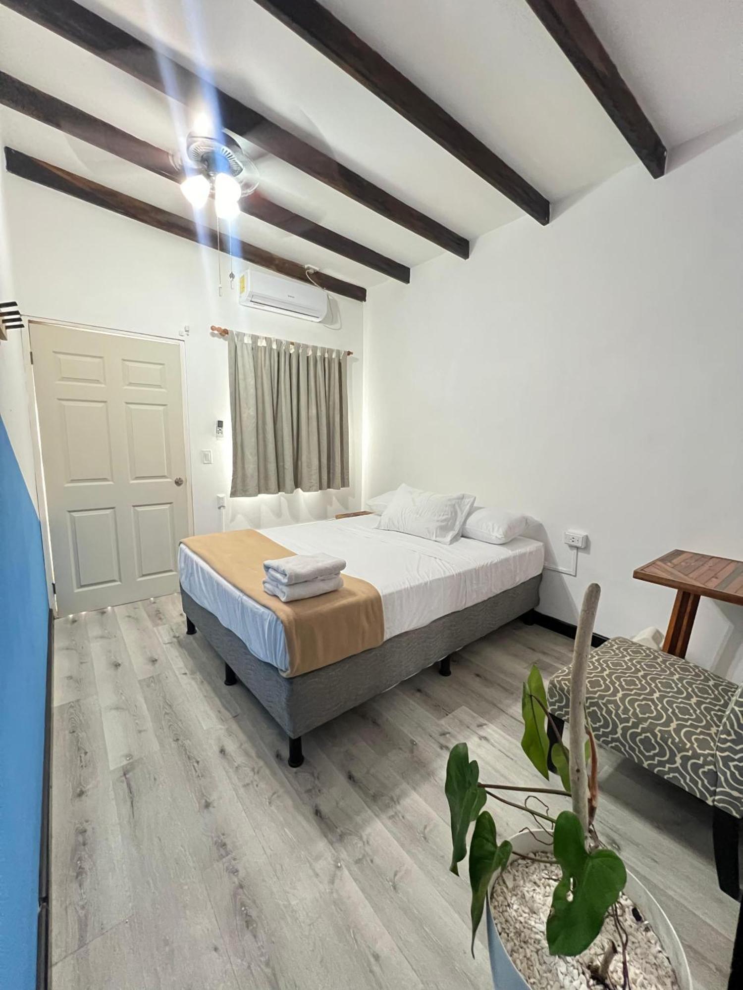 Hotel Carey Pedasi Town Esterno foto